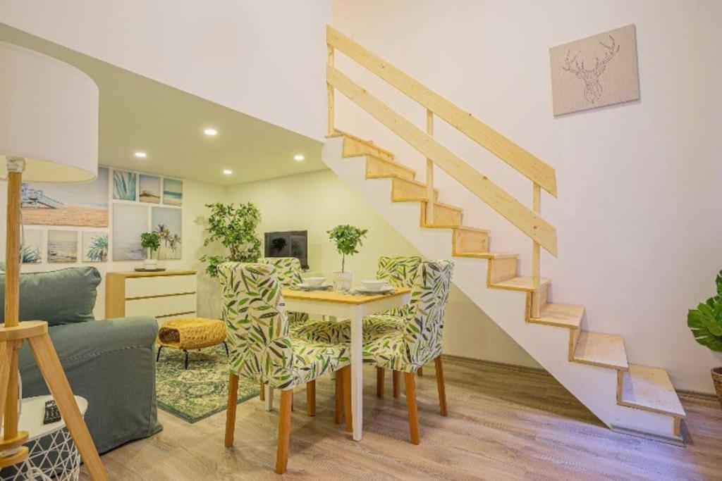 Cosy Flat In Akacfa Str., Aya Appartement Boedapest Buitenkant foto