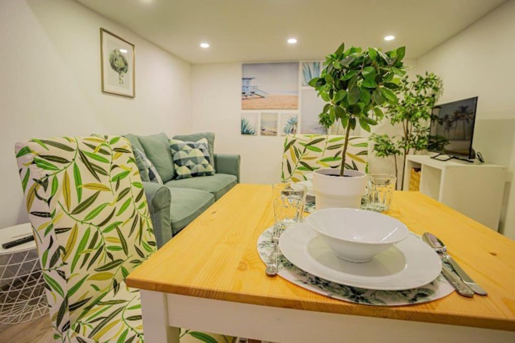 Cosy Flat In Akacfa Str., Aya Appartement Boedapest Buitenkant foto