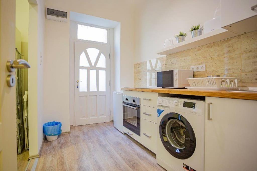 Cosy Flat In Akacfa Str., Aya Appartement Boedapest Buitenkant foto